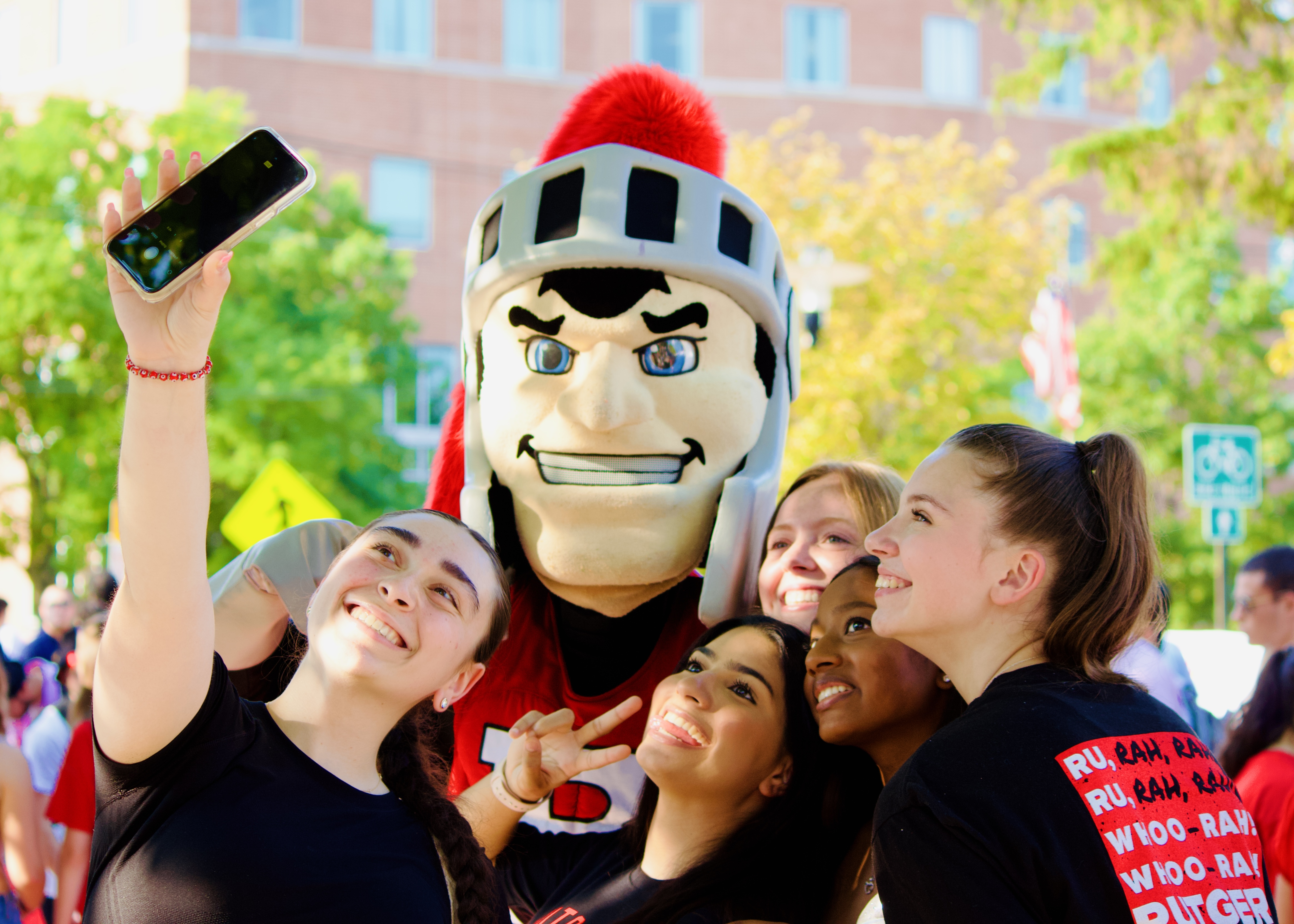 Students posing with Scarlet Knight at the Involvement Fair